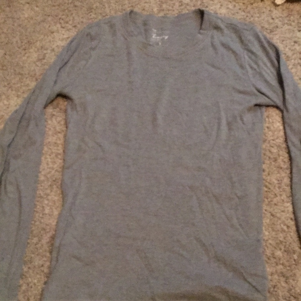 Thin grey t-shirt